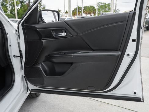 Used 2015 Honda Accord Sport image 38