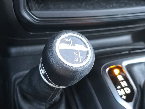 Used 2023 Jeep Gladiator Sport image 7