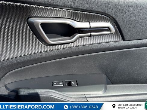 Used 2025 Kia Sportage LX FWD image 23