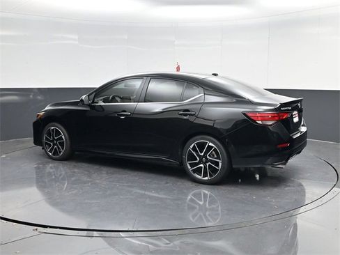 Used 2025 Nissan Sentra SR w/ SR Premium Package image 5