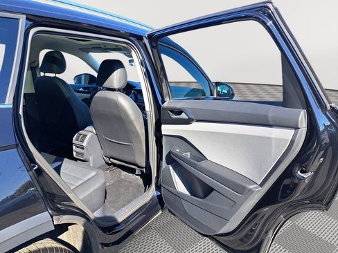 Used 2023 Volkswagen Taos SEL image 15