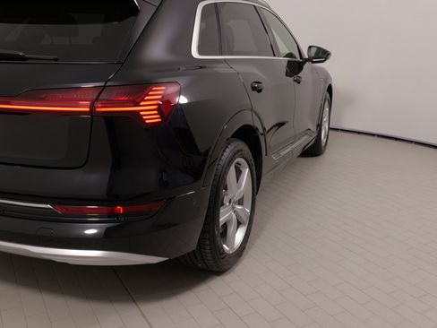 Used 2019 Audi e-tron Prestige w/ Prestige Package image 12