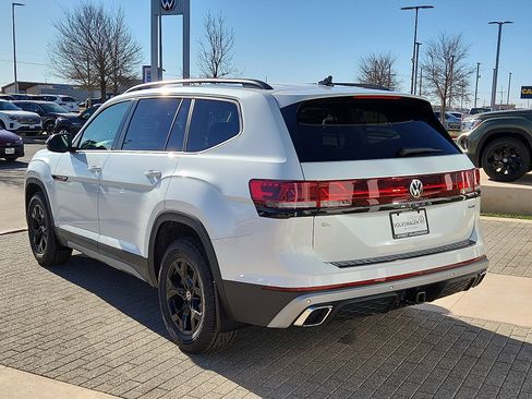 New 2026 Volkswagen Atlas Peak Edition image 4