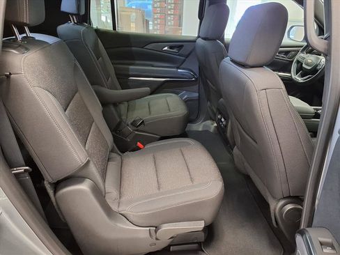 Used 2025 Chevrolet Traverse LT image 13