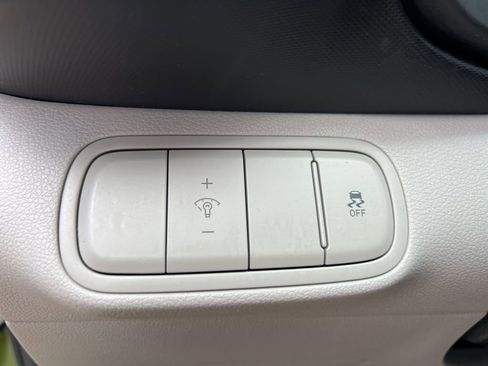 Used 2024 Hyundai Venue SEL image 25