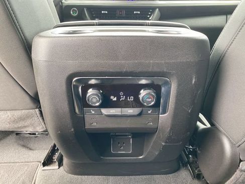 Used 2025 Chevrolet Tahoe Premier AWD/4WD image 21