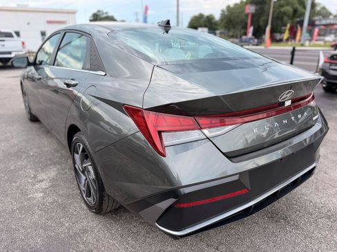 Used 2025 Hyundai Elantra Limited FWD image 7
