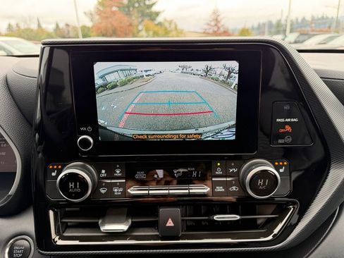 Used 2025 Toyota Highlander XSE image 22