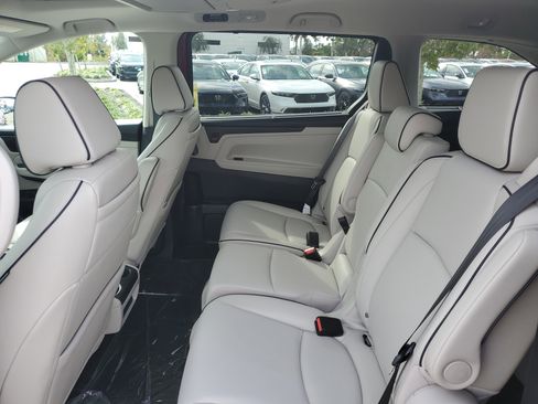 New 2026 Honda Odyssey Touring image 14