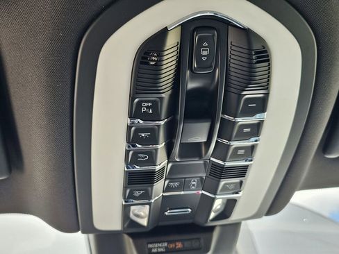 New 2025 Porsche Macan image 34