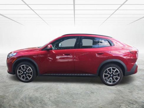 Used 2025 BMW X2 xDrive28i w/ Premium Package image 6