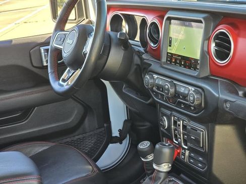 Used 2022 Jeep Gladiator Rubicon w/ Cold Weather Group AWD/4WD image 34