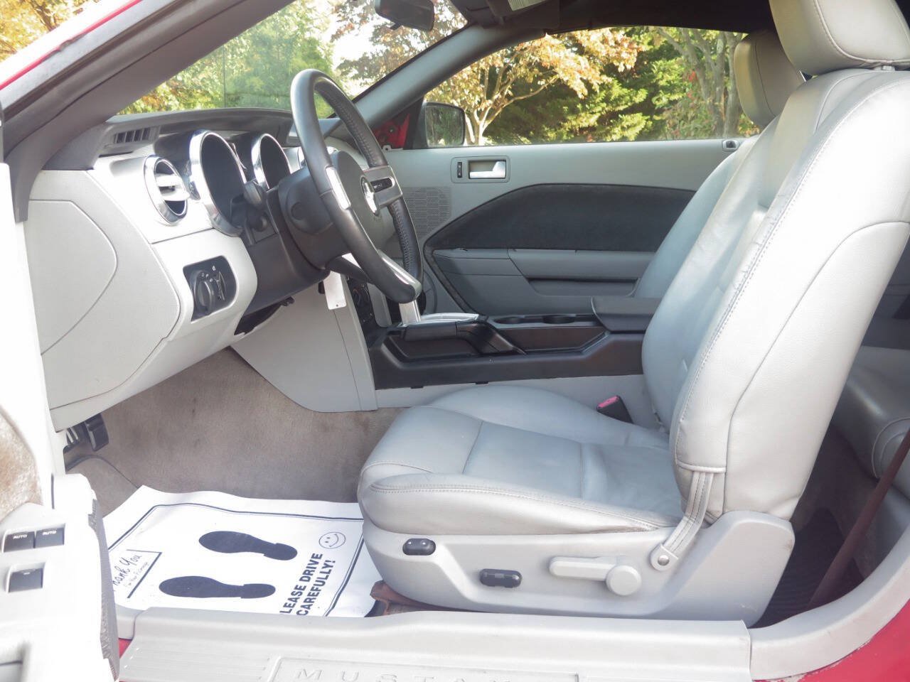 Used 2005 Ford Mustang Convertible RWD image 10