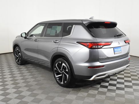 Used 2023 Mitsubishi Outlander SE image 8