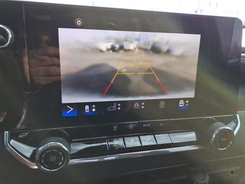 Used 2024 Chevrolet Colorado Trail Boss w/ Technology Package image 19