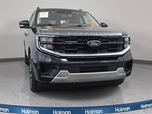 Used 2025 Ford Expedition Max Platinum w/ Driver's Package image 3