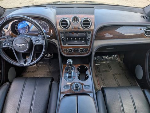 Used 2020 Bentley Bentayga AWD/4WD image 17