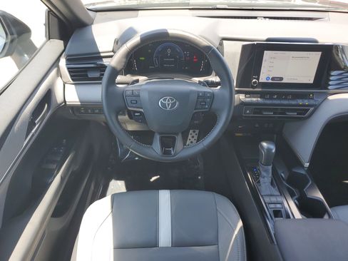 Used 2025 Toyota Camry SE FWD image 16