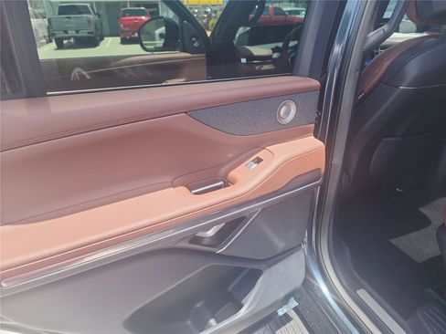 New 2026 Lincoln Navigator Reserve AWD/4WD image 17