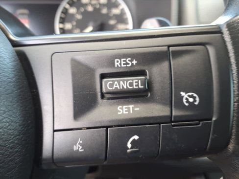 Used 2023 Nissan Rogue S image 8