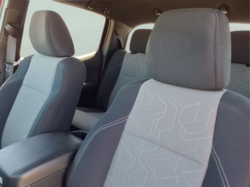 Used 2022 Toyota Tacoma TRD Off-Road w/ Technology Package image 13