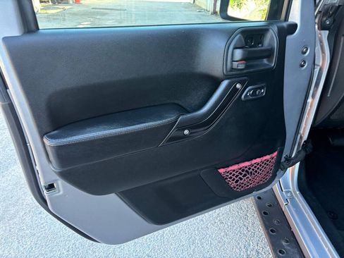 Used 2018 Jeep Wrangler Unlimited Rubicon AWD/4WD image 33
