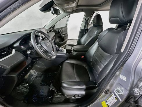 Used 2019 Toyota RAV4 Limited w/ Cold Weather Package FWD image 15