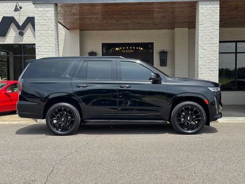Used 2023 Cadillac Escalade Premium Luxury AWD/4WD image 17