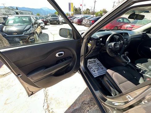 Used 2015 Kia Soul FWD image 11