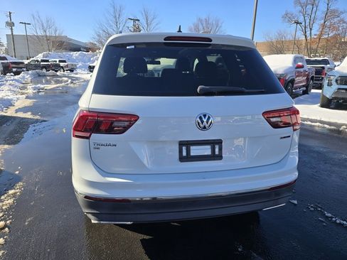 Used 2020 Volkswagen Tiguan SE w/ Panoramic Sunroof Package image 7