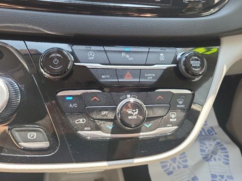 Used 2024 Chrysler Voyager LX FWD image 15