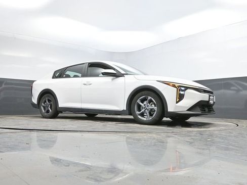 Used 2025 Kia K4 FWD image 46