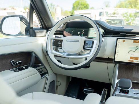 New 2025 Land Rover Range Rover Autobiography image 17