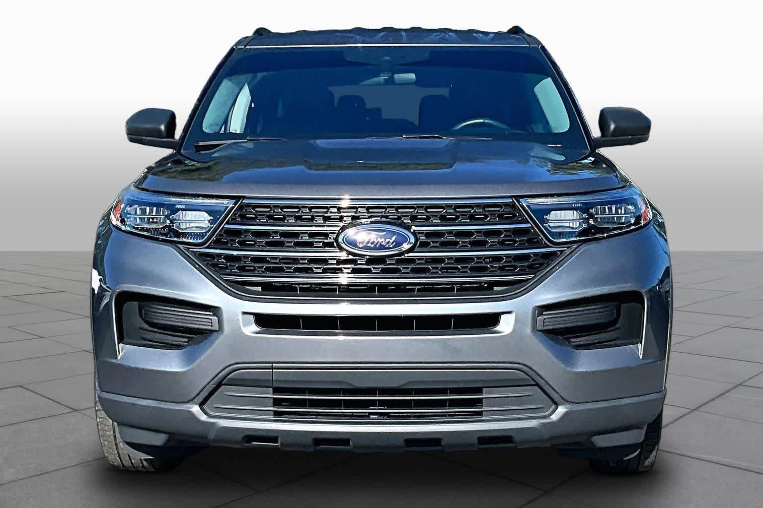 Used 2023 Ford Explorer XLT RWD image 4