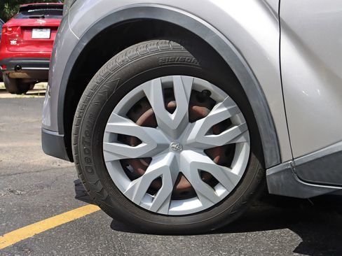 Used 2019 Toyota C-HR LE image 14