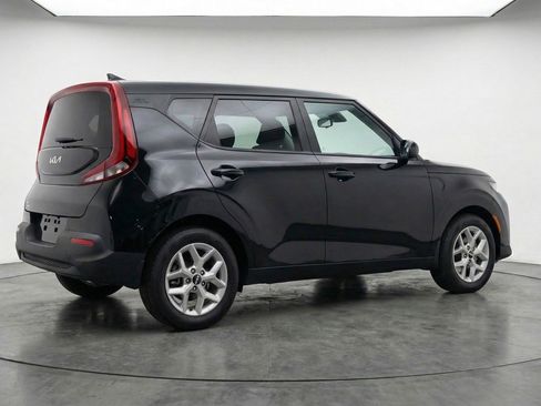 Used 2025 Kia Soul LX w/ LX Technology Package FWD image 9