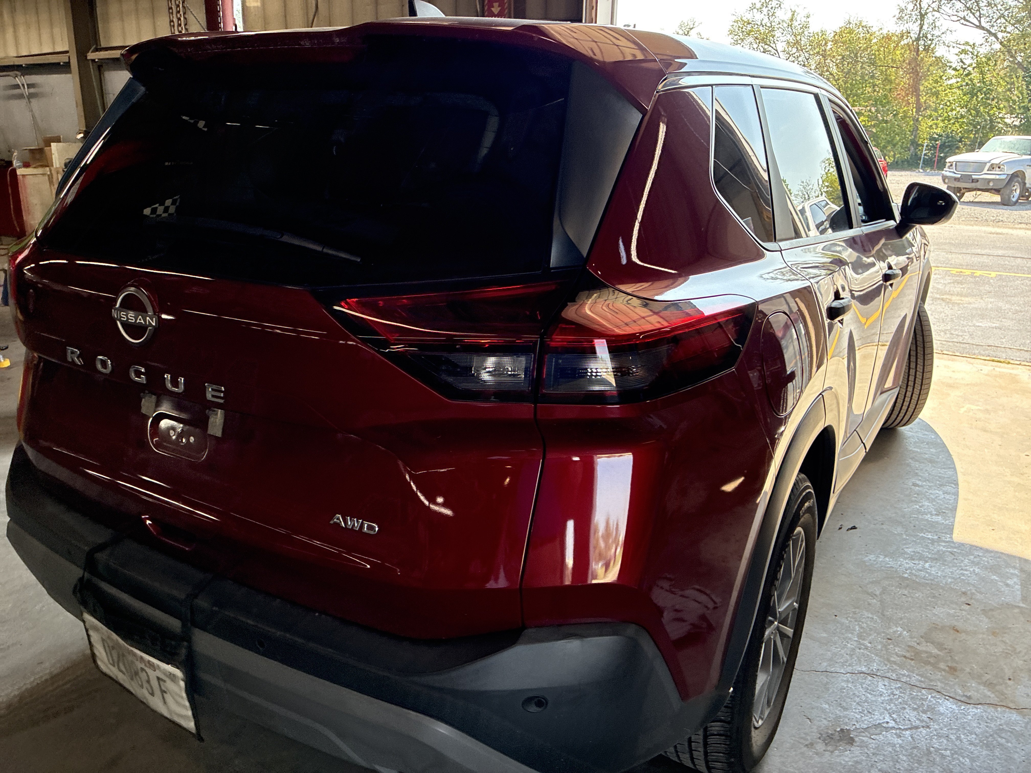 Used 2023 Nissan Rogue S AWD/4WD image 3