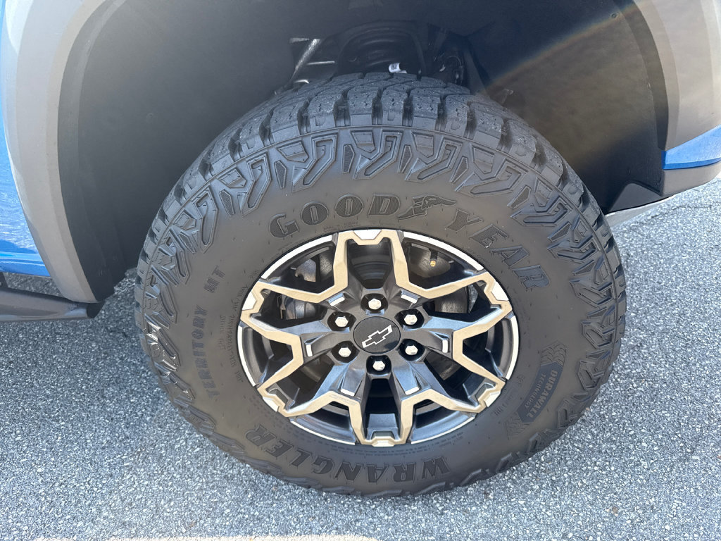 Used 2024 Chevrolet Colorado ZR2 w/ ZR2 Convenience Package III AWD/4WD image 12