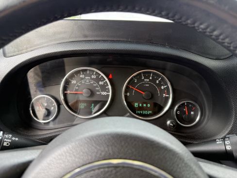 Used 2015 Jeep Wrangler Unlimited Sahara w/ Connectivity Group AWD/4WD image 10