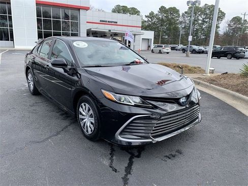 Used 2023 Toyota Camry LE image 2