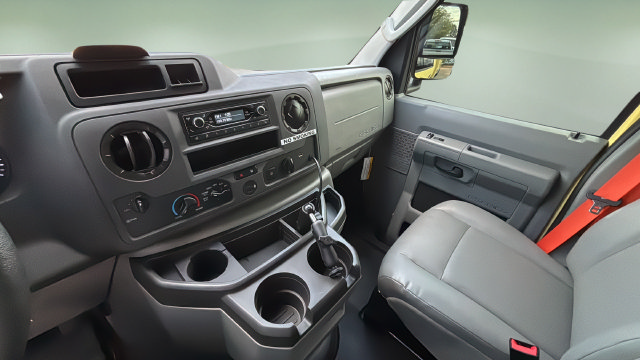 Used 2022 Ford E-450 and Econoline 450 Super Duty RWD image 29