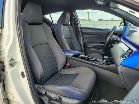 Used 2021 Toyota C-HR XLE image 32