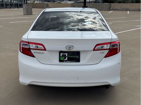 Used 2012 Toyota Camry LE FWD image 7