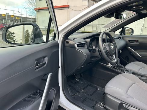 Certified 2025 Toyota Corolla Cross AWD Hybrid image 9