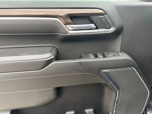 Used 2022 Chevrolet Silverado 1500 LT AWD/4WD image 3