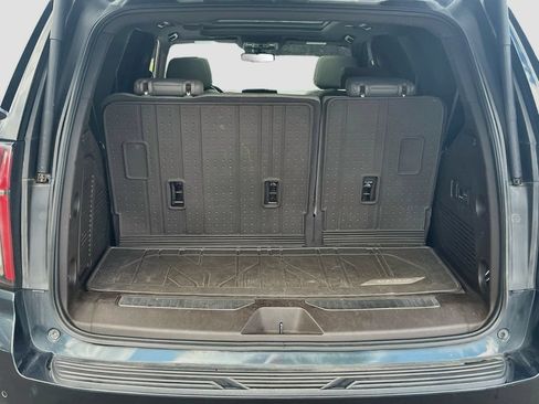 Used 2022 Chevrolet Tahoe Z71 w/ Luxury Package AWD/4WD image 28