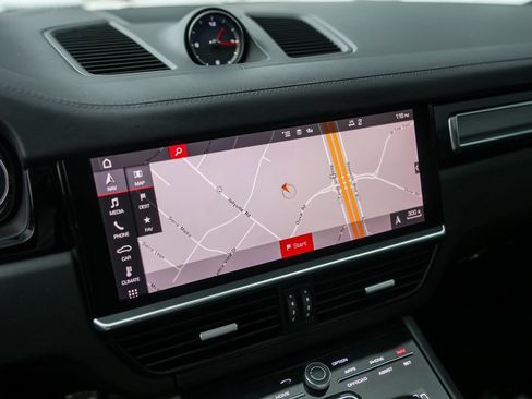 Used 2020 Porsche Cayenne Turbo w/ Assistance Package image 16