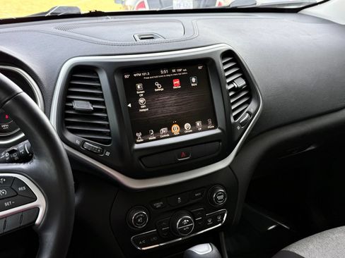 Used 2014 Jeep Cherokee Latitude w/ Comfort/Convenience Group AWD/4WD image 35