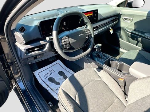 New 2025 Kia K4 LXS image 9