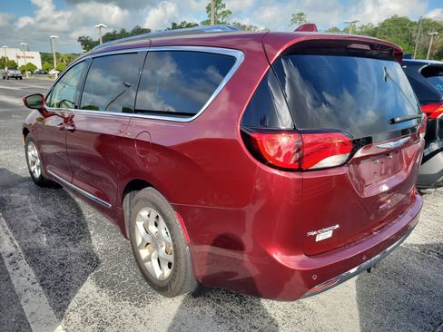 Used 2018 Chrysler Pacifica Touring-L Plus w/ Tire & Wheel Group FWD image 11